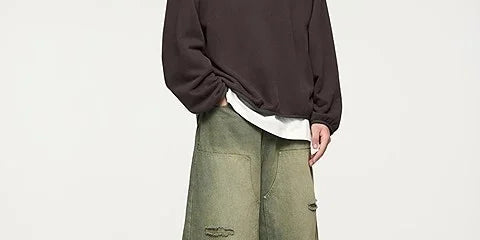 oversize-herren-outfit-langer-sweater-kurze-jeans